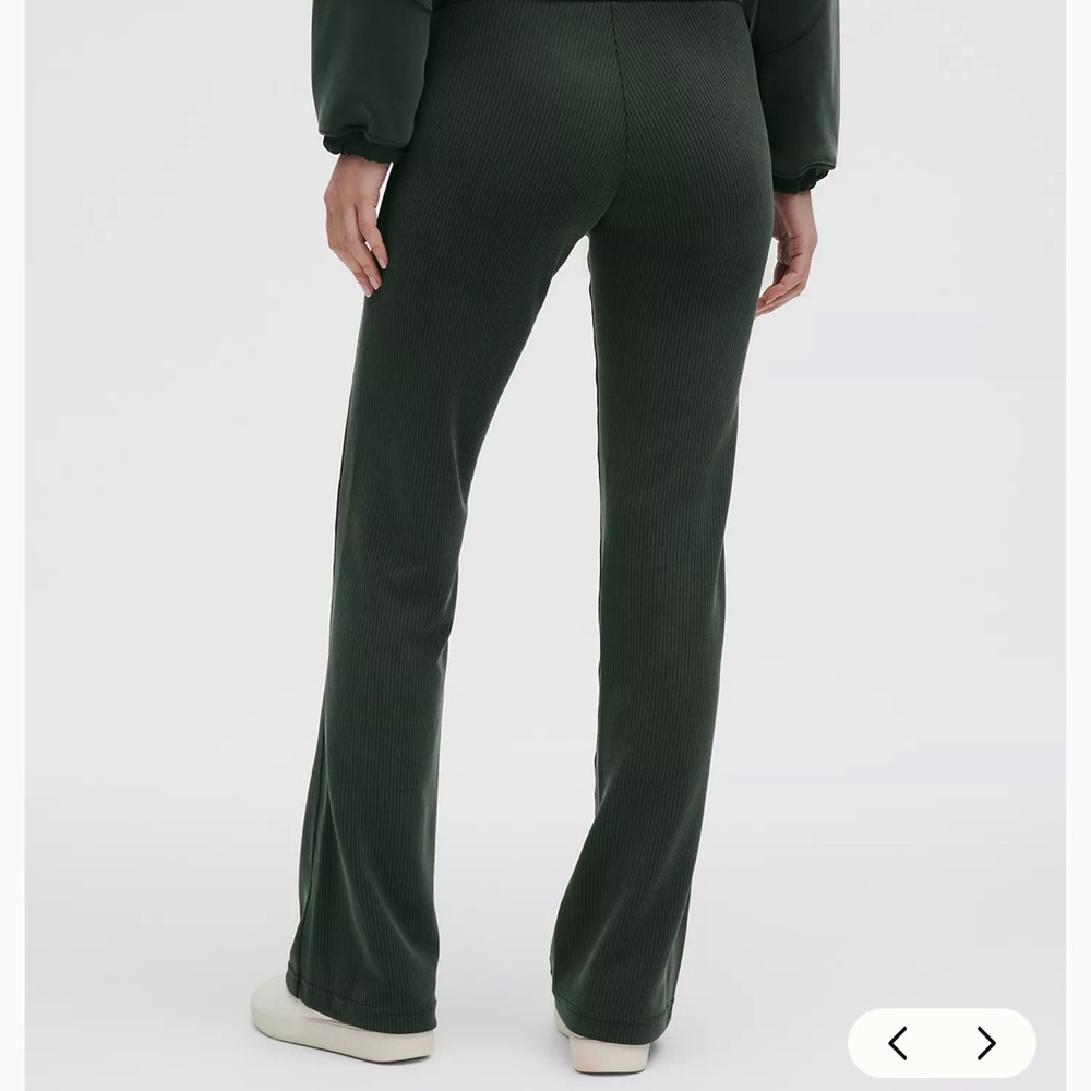 Lululemon Ribbed Softstreme Flared Pant Regular rainforest green size 8 NWT - Picture 2 of 5